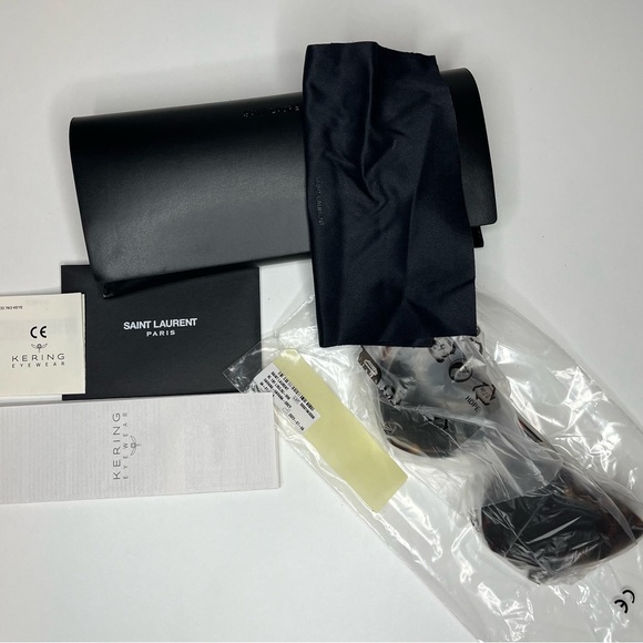 Saint Laurent SL181 Loulou Sunglasses - Picture 4 of 10